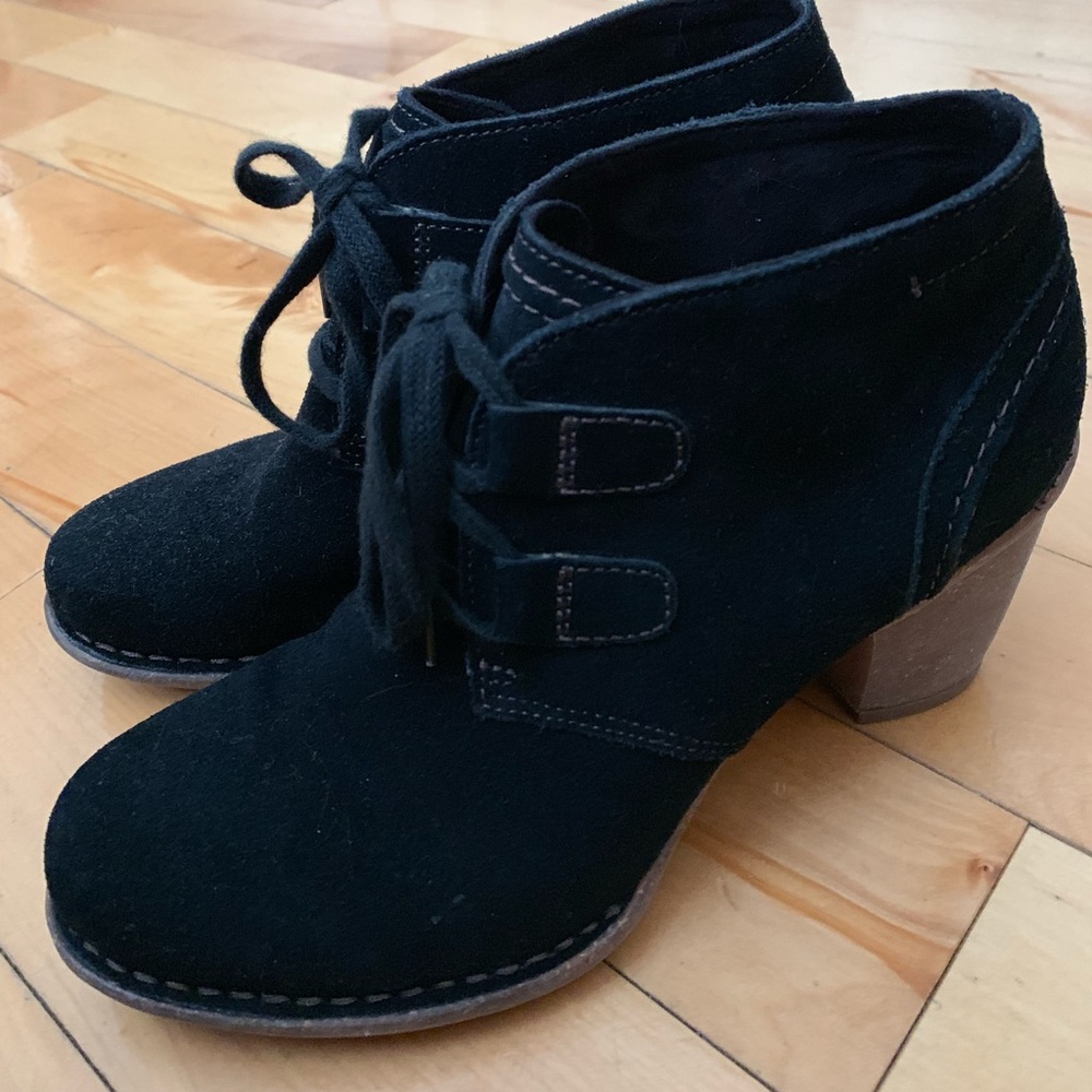 Women’s Clark’s booties. NWOT